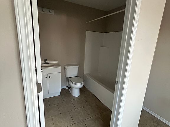 4th image of 309 10th Ave N #311