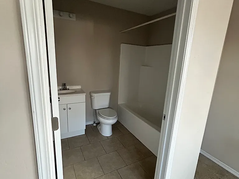 309 10th Ave N #311 — Photo 4
