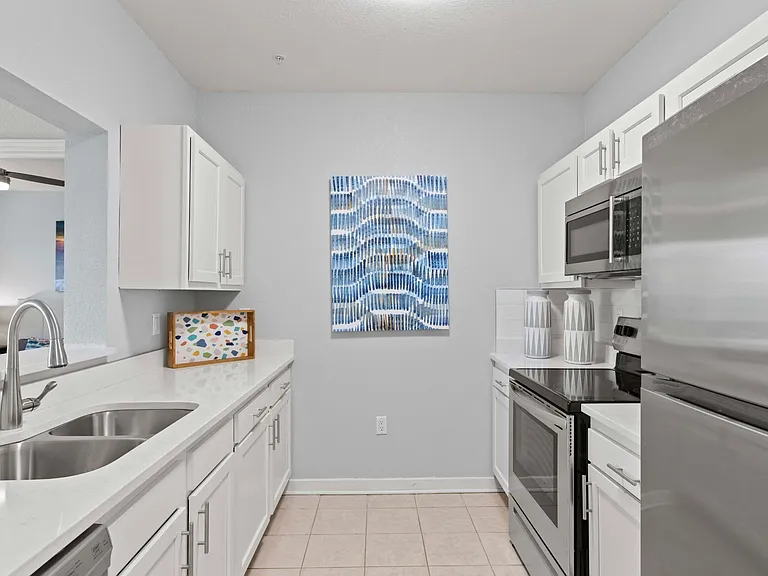 Elan Apartments — Photo 9
