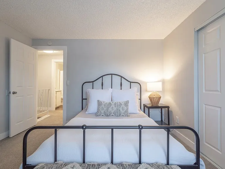 Somerset West Apartments — Photo 34