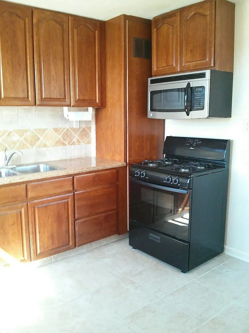 610 Union Ave — Photo 3