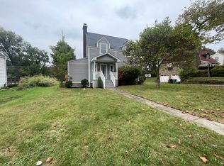 6 Coral Dr, Pittsburgh, PA 15238