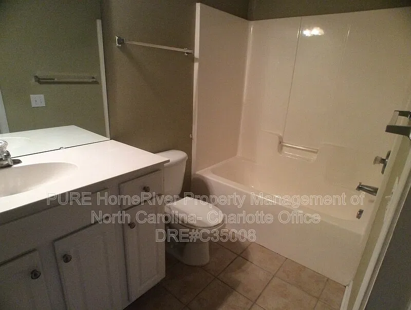 3 bed, 2.0 bath, 1294 sqft, $1,889 — Photo 4