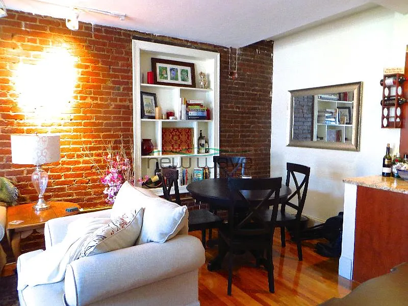 2 bed, 800 sqft, $3,800 — Photo 3