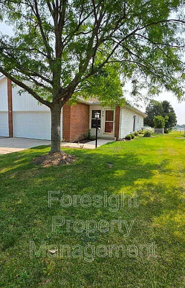 570 Executive Blvd — Photo 2