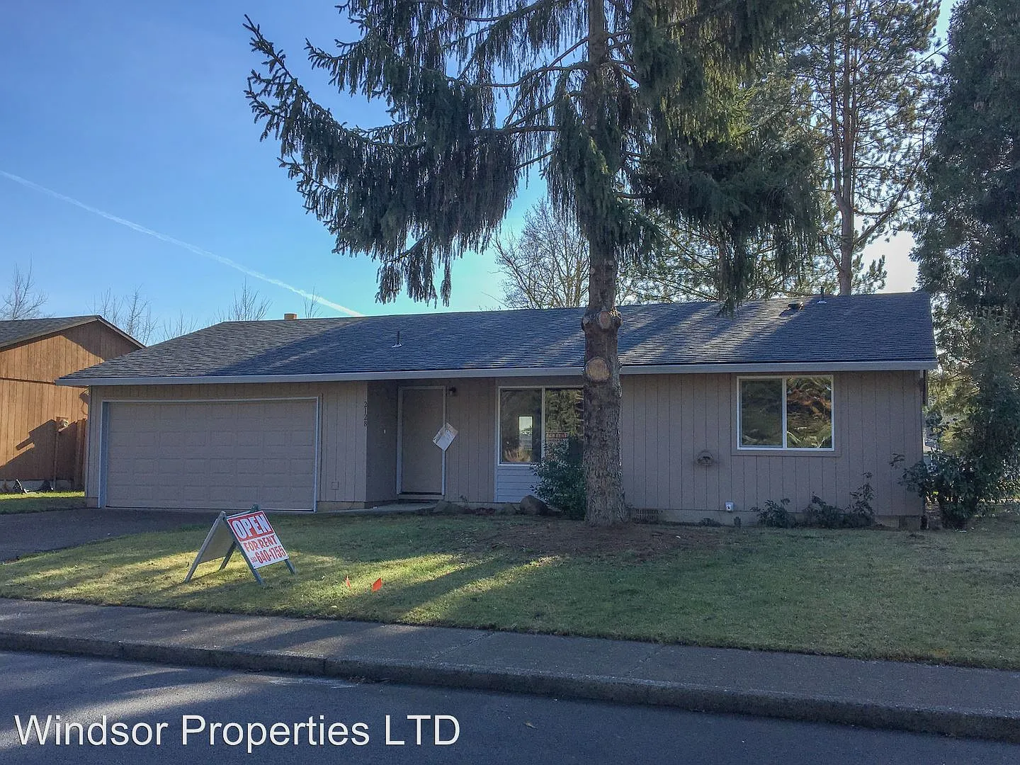 2128 NE Thomas St photo 1
