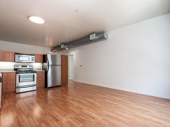 5th image of 889 Date St Unit 345