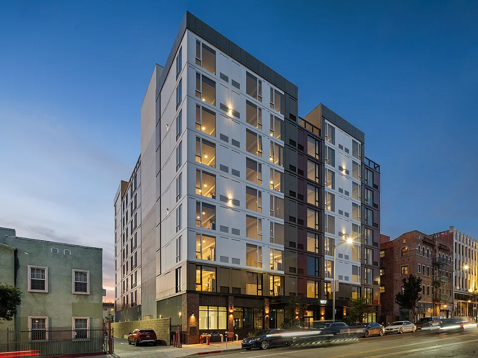 1657 N Western Ave #600