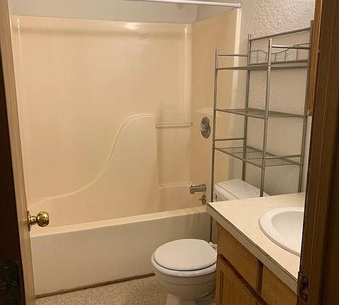 4th image of 817 SE 11th St APT 8