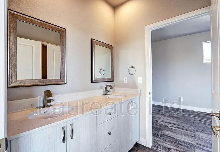 1433 S Kenton St — Photo 23