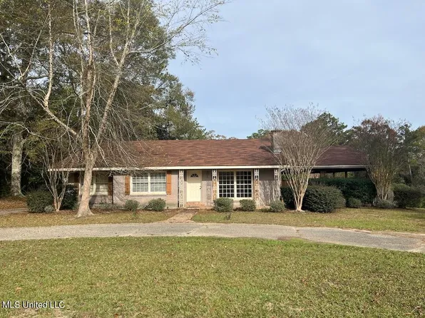 1023 Clubhouse Dr, Wiggins, MS 39577
