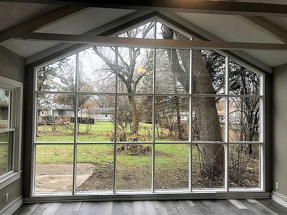5th image of 3711 Highcrest Rd