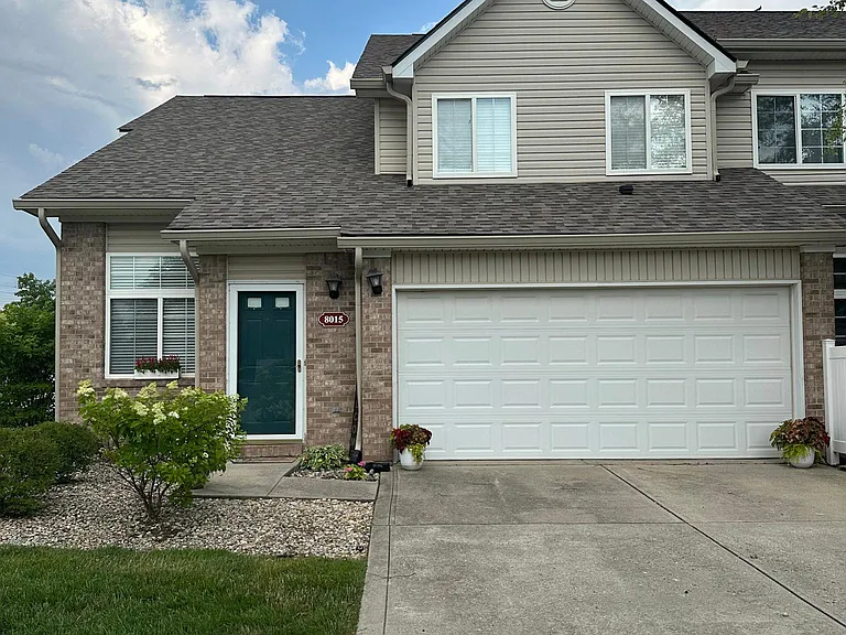8015 Seabrook Dr — Photo 2