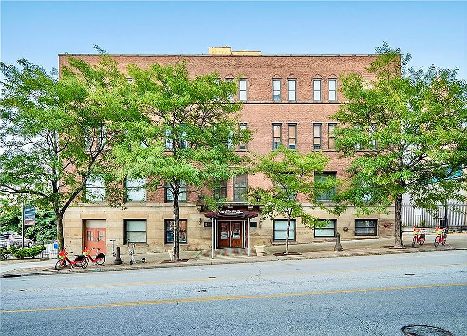 1133 W 9th Street