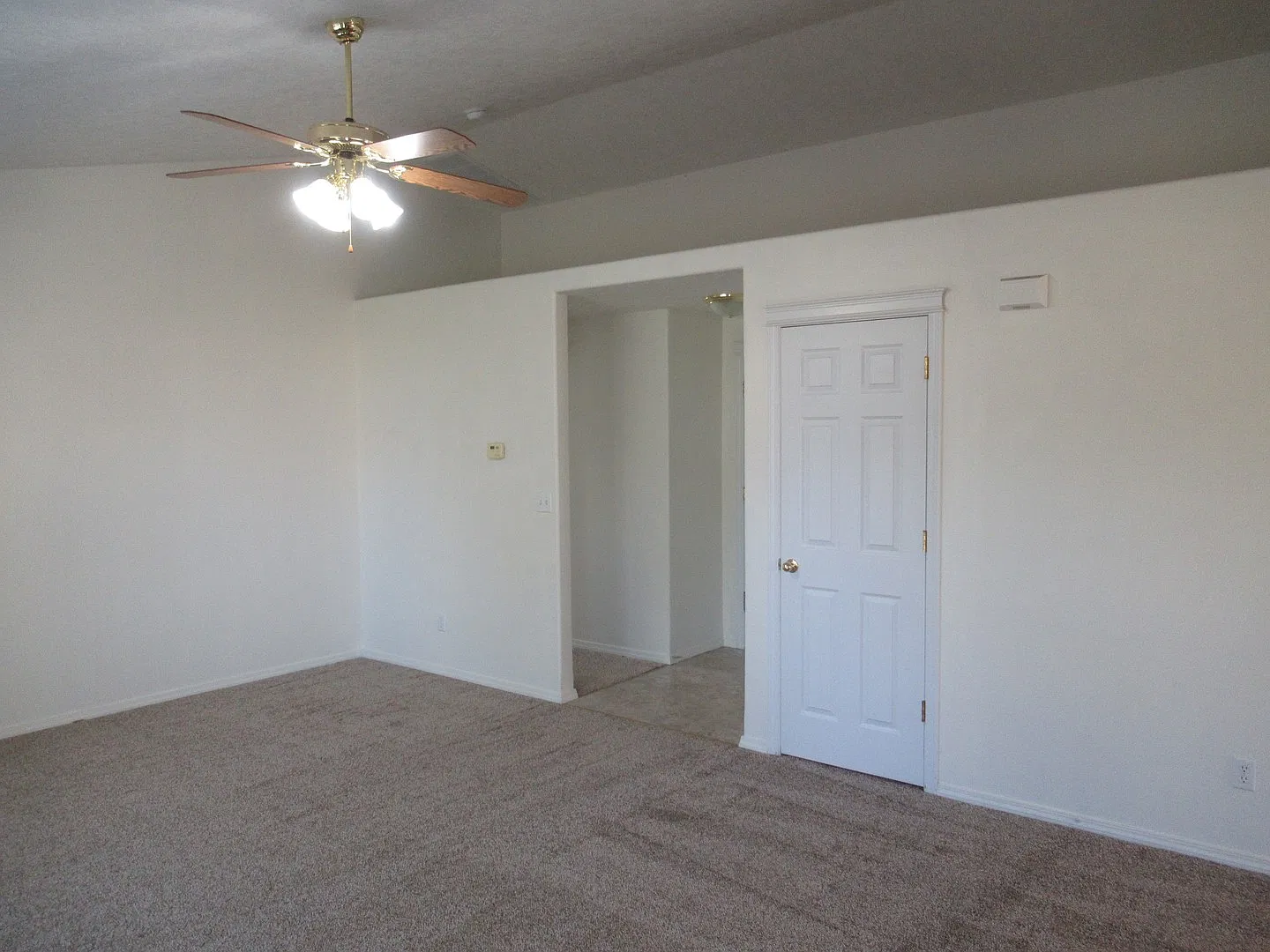 Three Bedroom Home in Independence — Photo 3