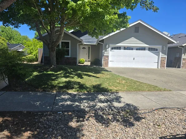 1268 SW Sturgeon Ct, Grants Pass, OR 97527