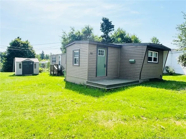 35 Kellys Dr, Fredericton, NB E3B 7R1