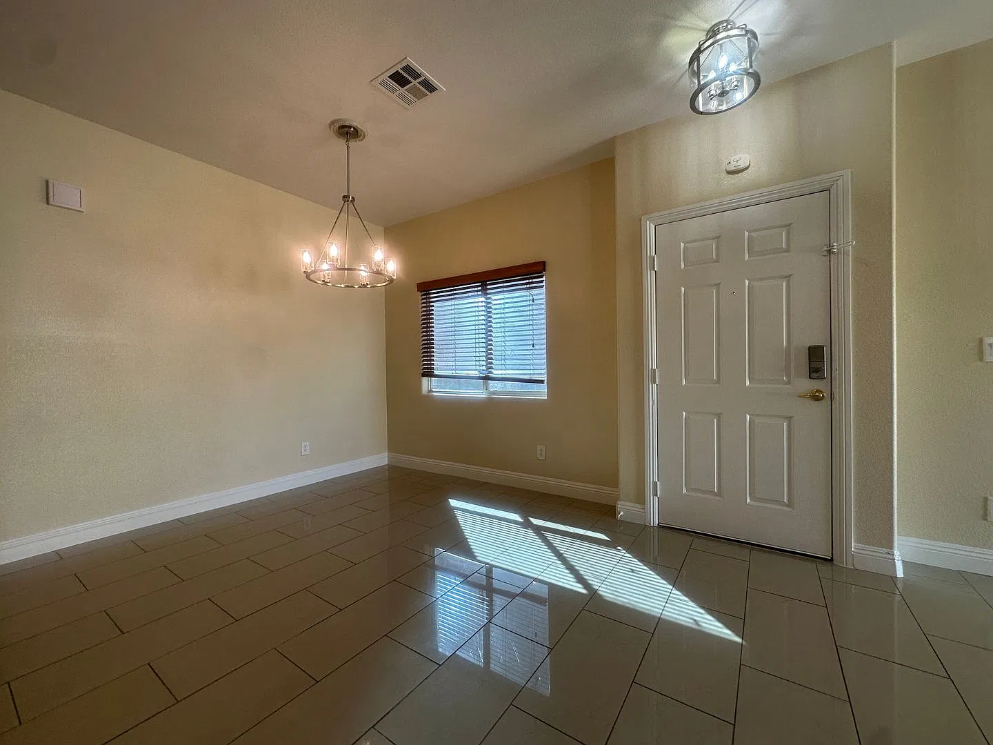 Gated 3-Bedroom Townhome with 2-Car Garage, Fenced Patio & Pool — Photo 3