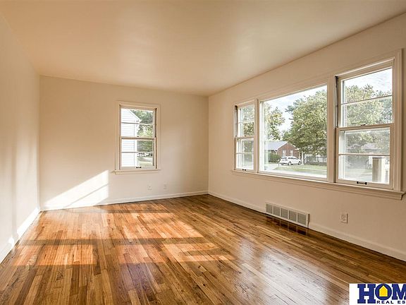 4th image of 2725 N Cotner Blvd