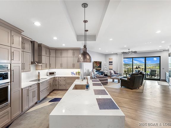 4th image of 166 Captiva Dr #8E