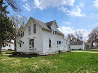 1304 3rd St, Hull, IA 51239