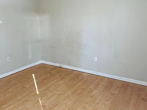 4th image of 308 Falcon Dr