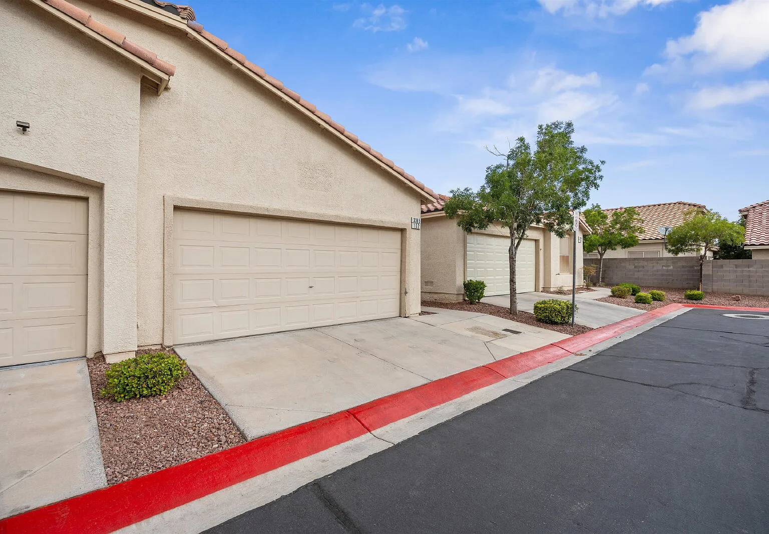 2 bed, 2.0 bath, 1108 sqft, $1,695 — Photo 3