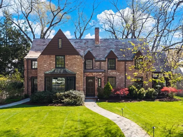 28 Emerson Rd, Wellesley, MA 02481