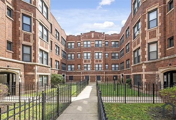 2nd image of 7121 S East End Ave APT 2B