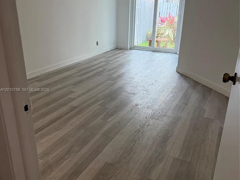 1407 Seagrape Cir — Photo 2