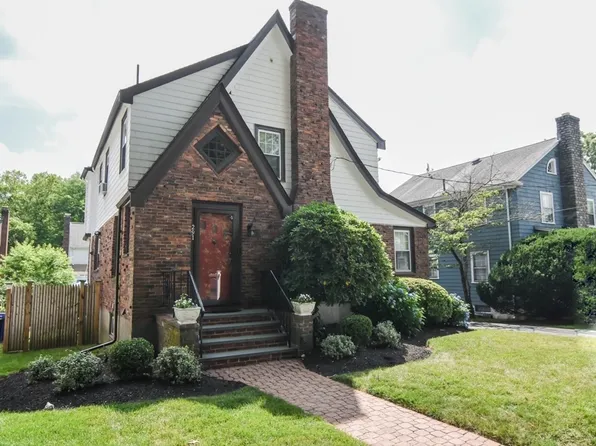 291 Russett Rd, Brookline, MA 02467