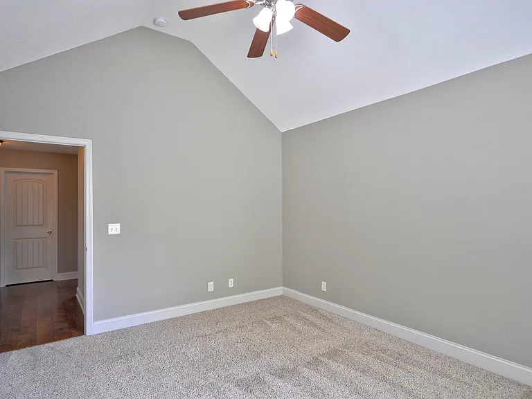 404 Leslie Wood Dr — Photo 16