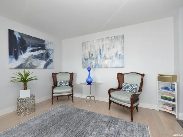 61-20 Grand Cent Parkway image 6 of 32