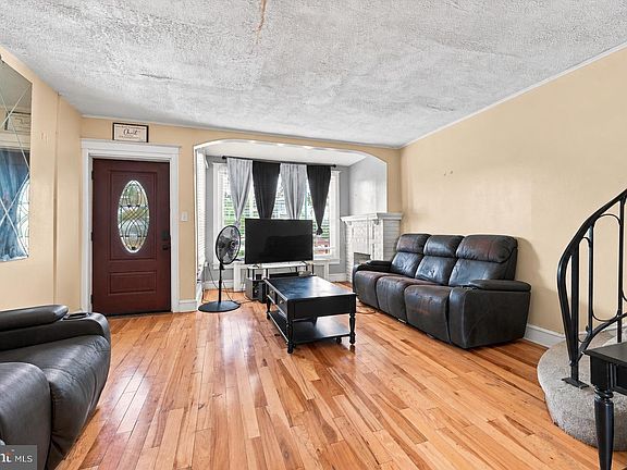 4th image of 967 Bridge St