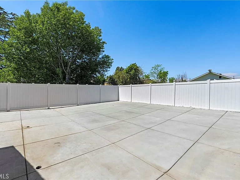 11549 Kagel Canyon St — Photo 6