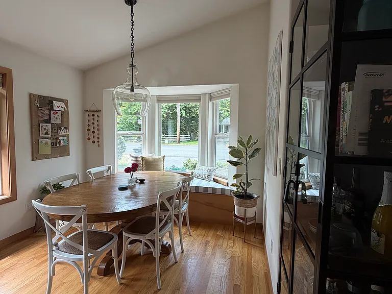 639 N Laurel St — Photo 2