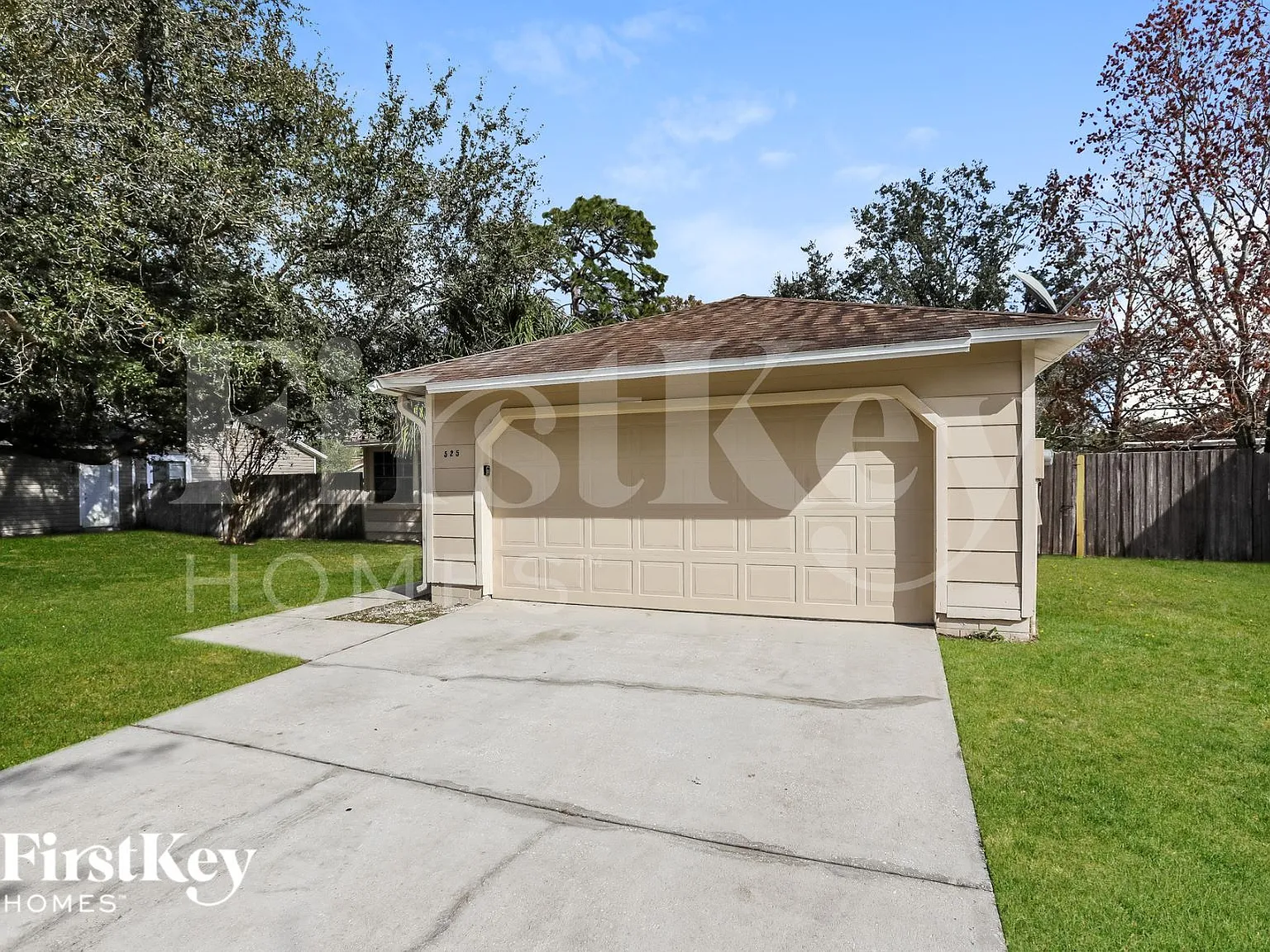 3 bed, 2.0 bath, 1028 sqft, $2,175 — Photo 2