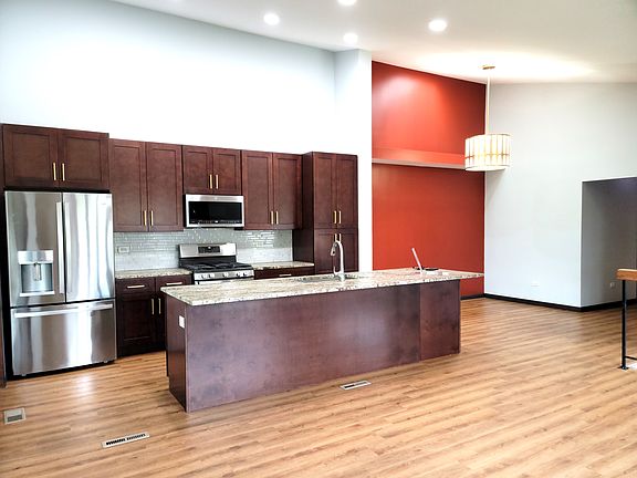3rd image of 17581 Windsor Pkwy #11
