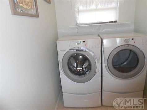 4th image of 2042 SE Giffen Ave