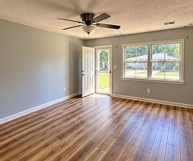 5th image of 205 Meadow Dr
