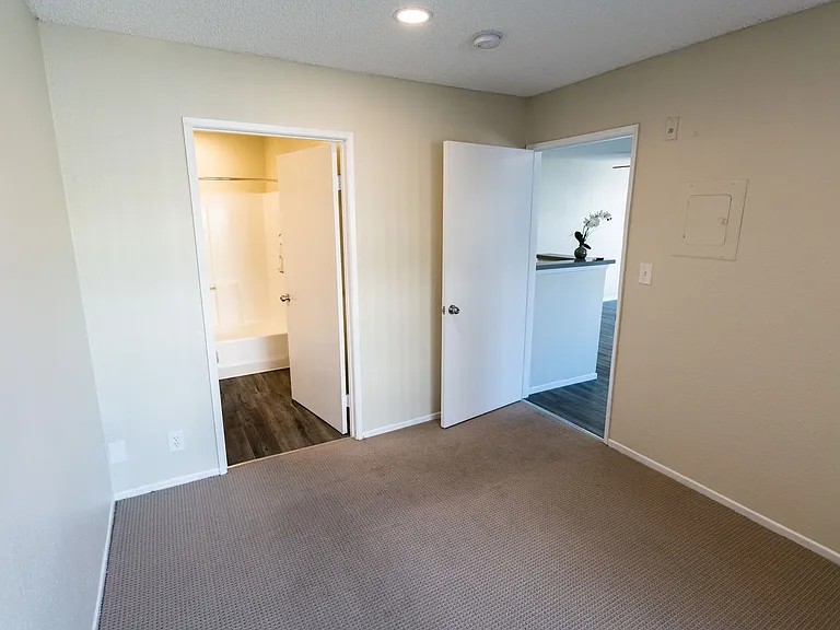 700 S. Berendo Ave — Photo 60