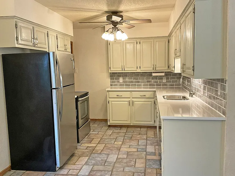 2407 Arbor Cir — Photo 6