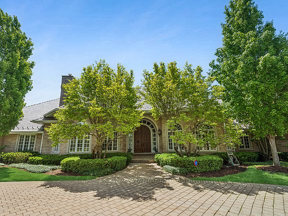 3rd image of 855 Jennifer Ct