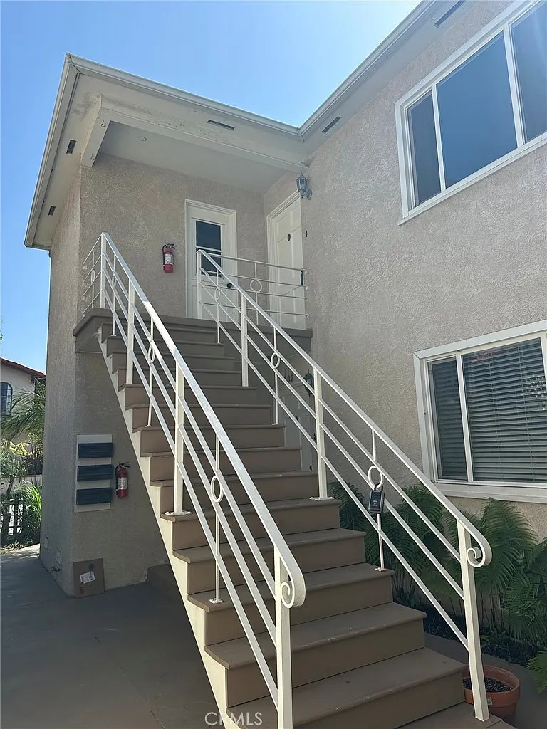 1 bed, 850 sqft, $2,400 — Photo 2