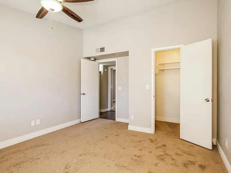 7014 W Canterbury Dr — Photo 10