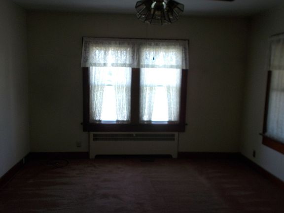 3rd image of 3611 Chester Blvd