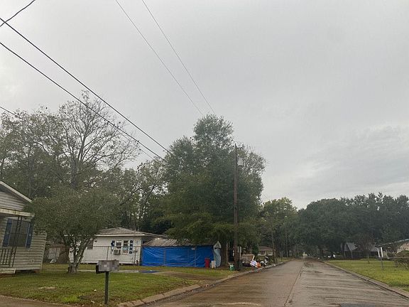 4th image of 703 E Washington St