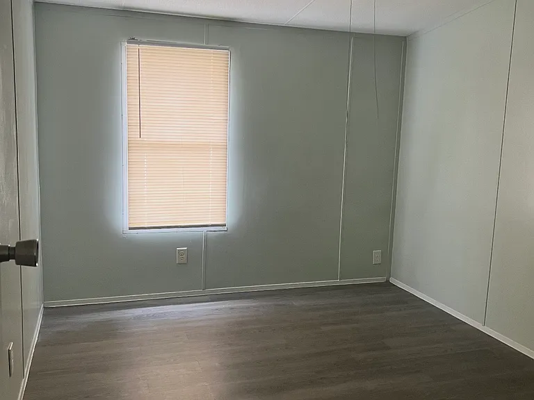 23707 Seward St — Photo 3
