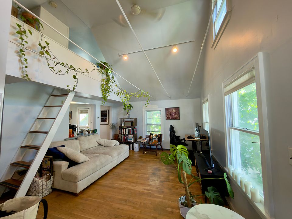 1st image of 109R Beacon St #2A