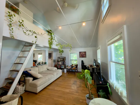 109R Beacon St #2A, Somerville, MA 02143